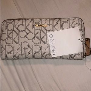NWT ; Calvin Klein Wallet